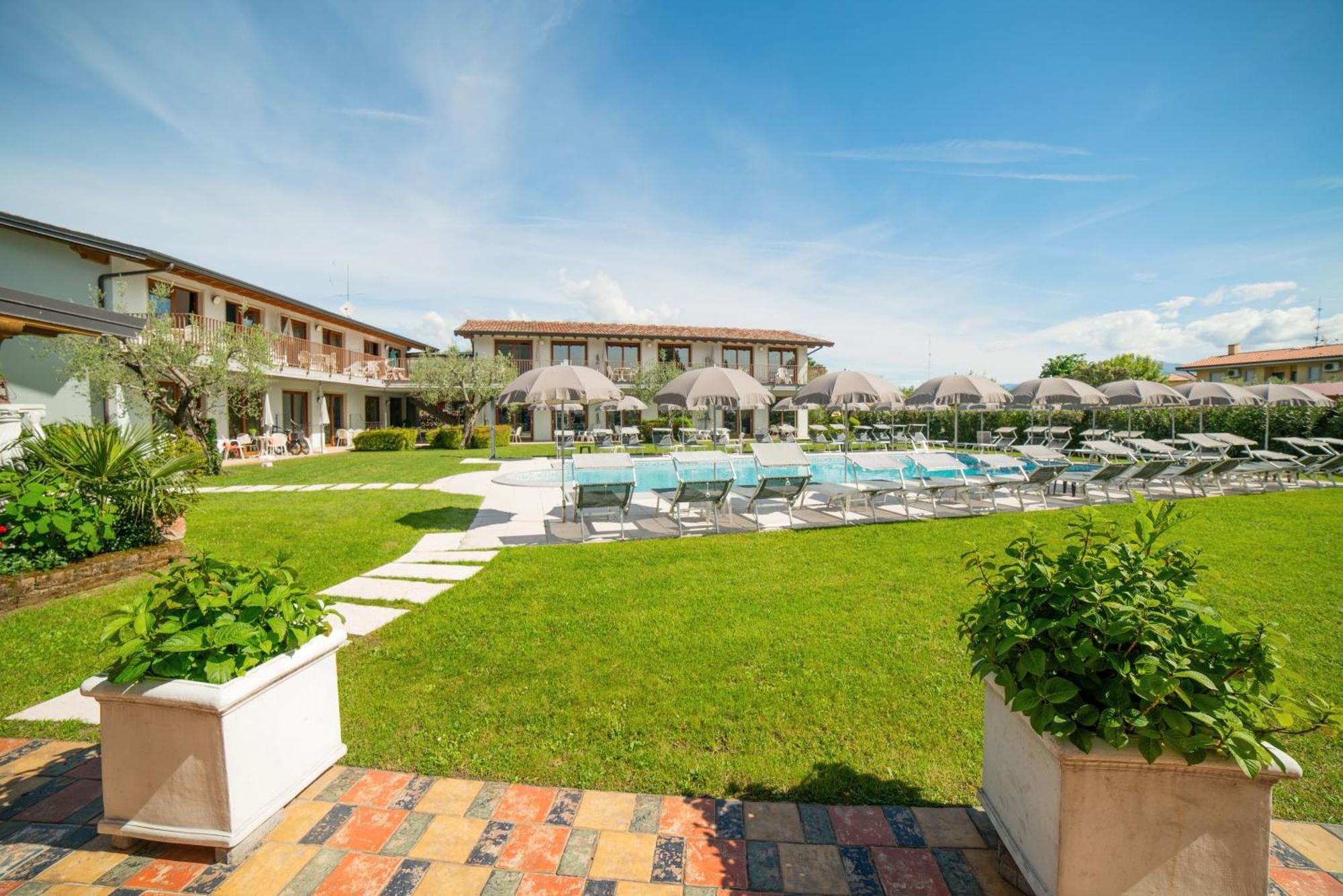 Residence Molino - Holiday Apartments Manerba del Garda Eksteriør billede