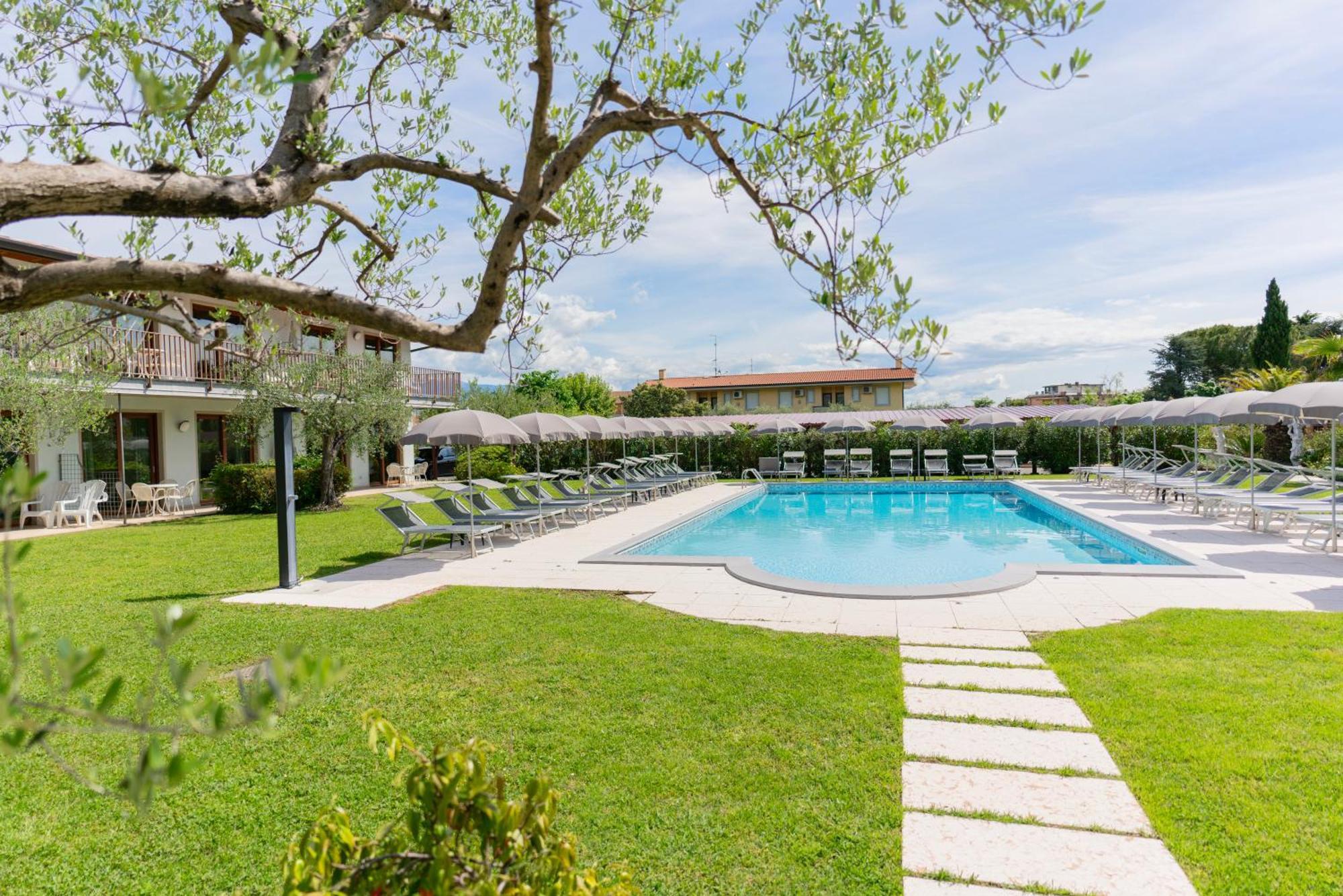 Residence Molino - Holiday Apartments Manerba del Garda Eksteriør billede